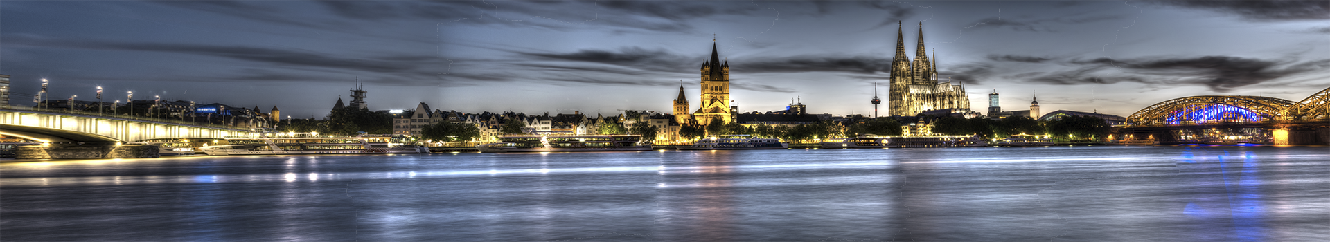 Kölner Silhouette am Rhein mit Dom, Groß Sankt Martin und Hohenzollernbrücke